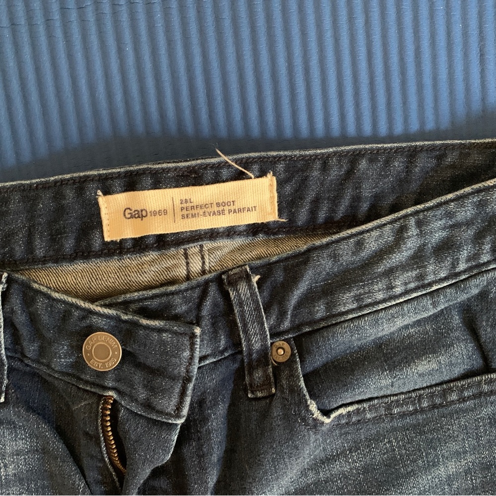 Gap Jeans size 28 Long